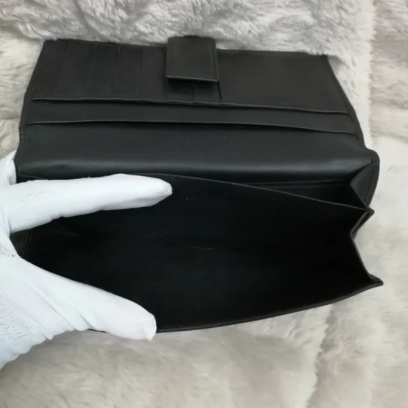 Authentic Gucci wallet - Picture 16 of 17
